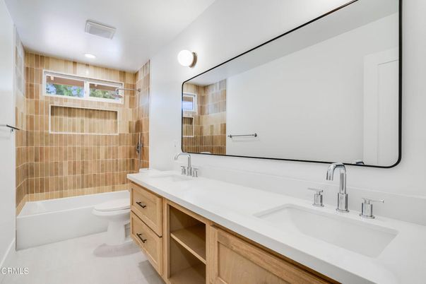 Bathroom, Dual Sink Vanities, Interior, Recessed Lighting