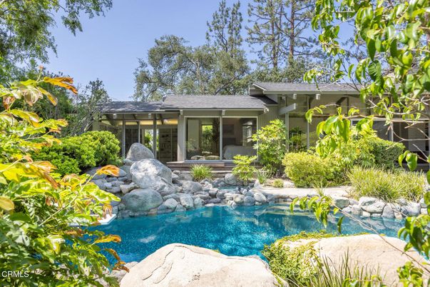 Exterior, Pool