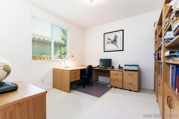 Home Office, Interior