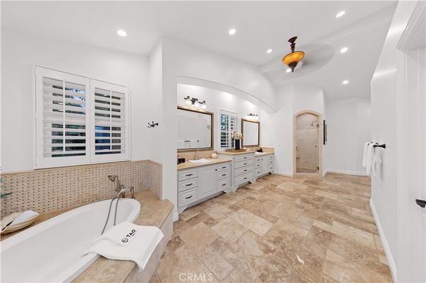 Bathroom, Dual Sink Vanities, Interior, Recessed Lighting