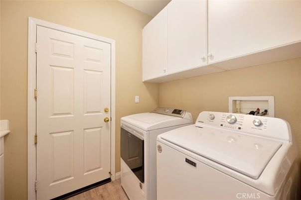Interior, Washer, Wood Texture Flooring