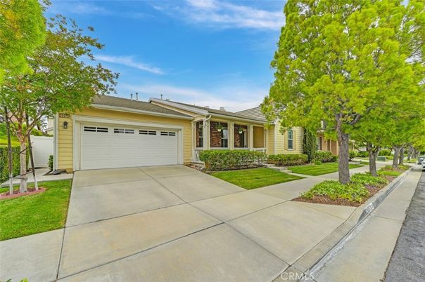Attached, Exterior, Facade, Ranch