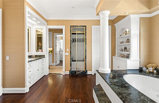 Bathroom, Interior, Recessed Lighting, Wood Texture Flooring