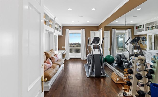 Fitness Equipment, Interior, Recessed Lighting, Wood Texture Flooring