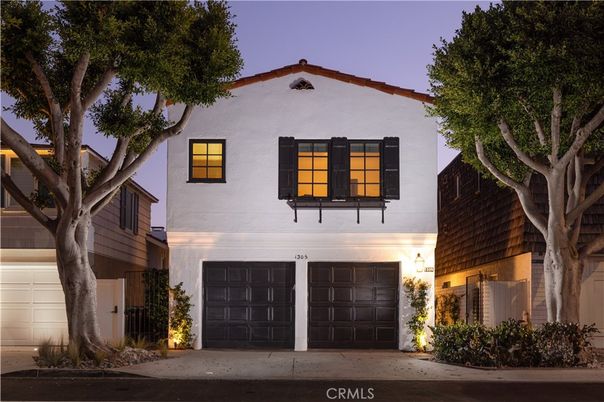 Attached, Exterior, Facade, Spanish Mediterranean
