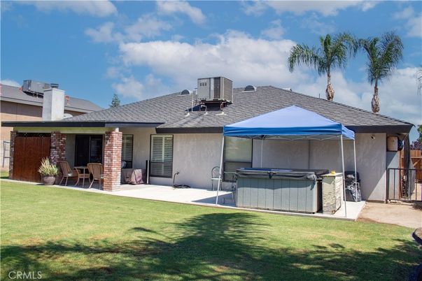 Backyard, Exterior, Hot Tub