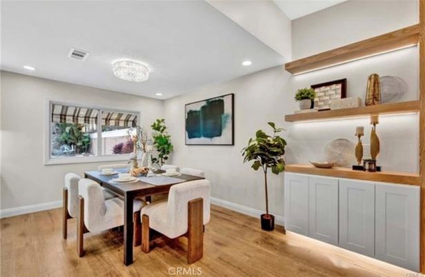 Chandelier, Dining room, Interior, Recessed Lighting, Wood Texture Flooring