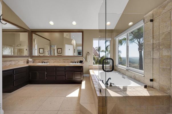 Bathroom, Dual Sink Vanities, Interior, Recessed Lighting