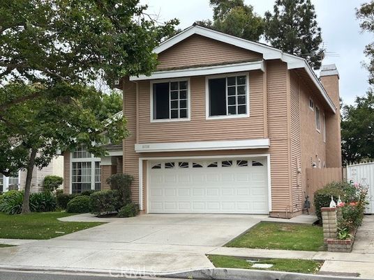 Attached, Exterior, Facade, Split Level