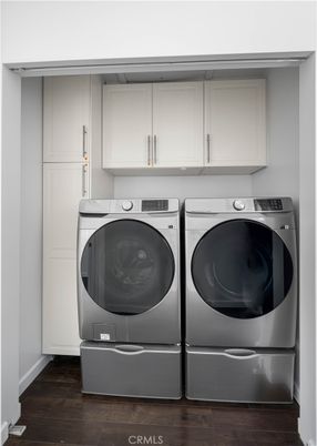 Interior, Washer, Wood Texture Flooring