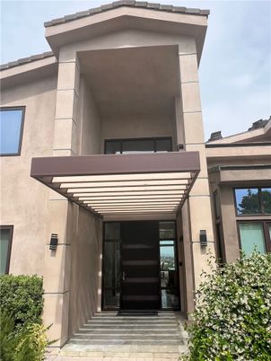 Exterior, Facade, Modern