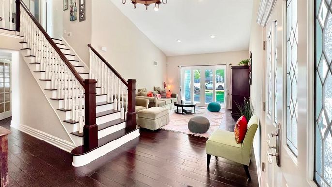 Interior, Living room, Recessed Lighting, Wood Texture Flooring