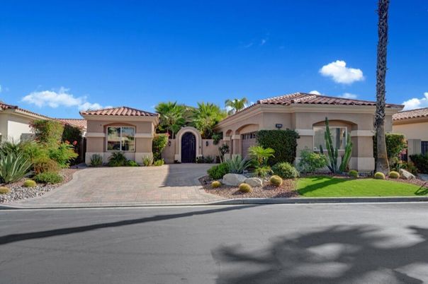 Attached, Exterior, Facade, Mediterranean