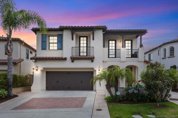 Attached, Exterior, Facade, Mediterranean