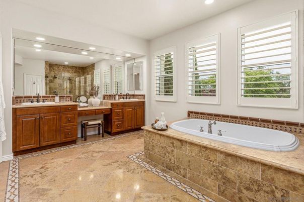 Bathroom, Dual Sink Vanities, Interior, Recessed Lighting