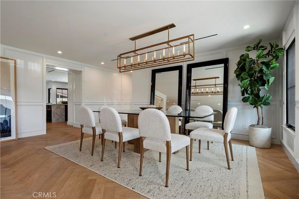 Chandelier, Dining room, Interior, Pendant Lights, Recessed Lighting, Wood Texture Flooring