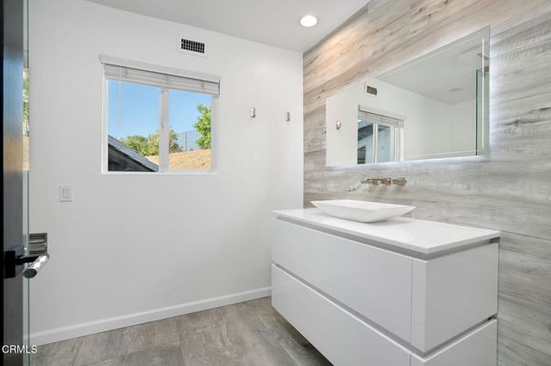 Bathroom, Interior, Recessed Lighting, Wood Texture Flooring