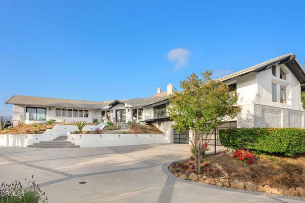 Exterior, Facade, Ranch