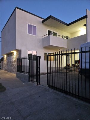 Exterior, Facade, Modern