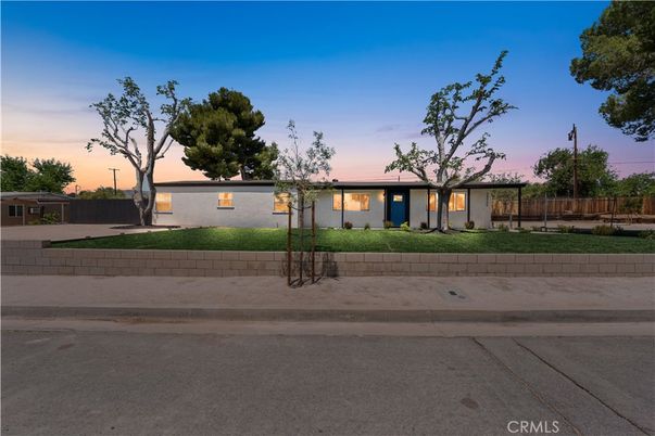 Exterior, Facade, Ranch
