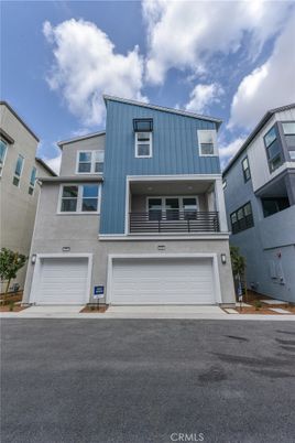 Attached, Exterior, Facade, Rowhouse