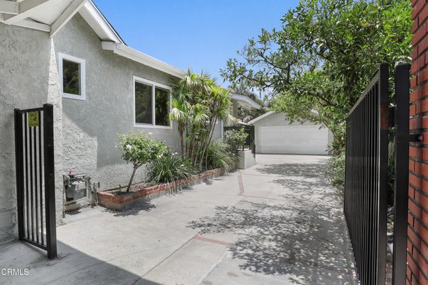 Detached Garage, Exterior
