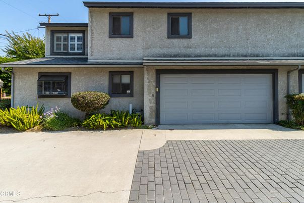 Attached, Exterior, Facade, Mediterranean