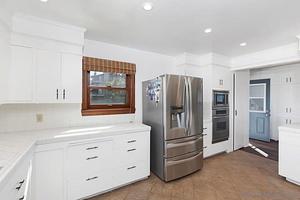 Interior, Kitchen, Recessed Lighting, Stainless Steel Appliances, Washer