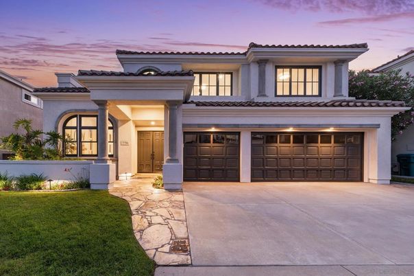 Attached, Exterior, Facade, Mediterranean