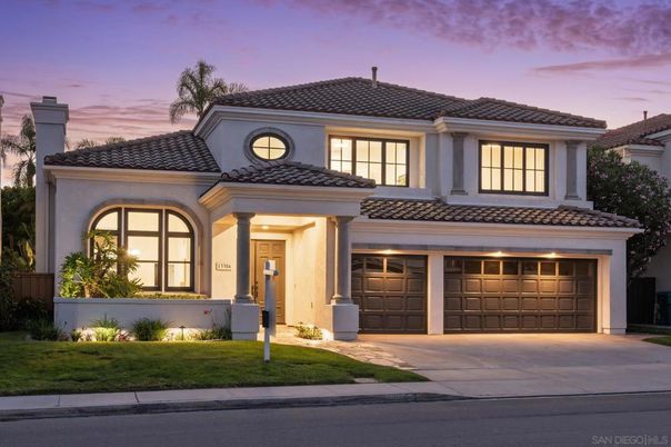 Attached, Exterior, Facade, Mediterranean