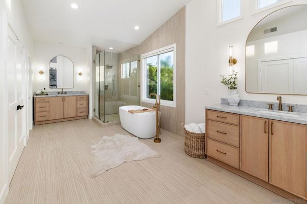 Bathroom, Dual Sink Vanities, Free Standing Baths, Glass Shower, Interior, Recessed Lighting