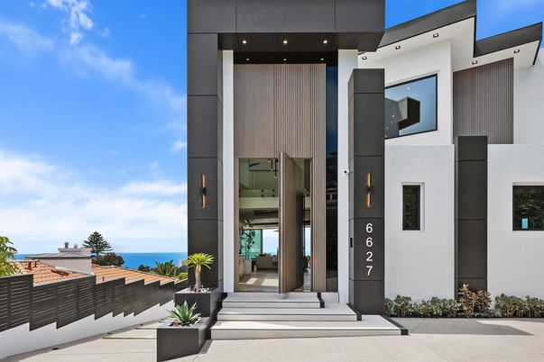 Exterior, Facade, Water, Modern