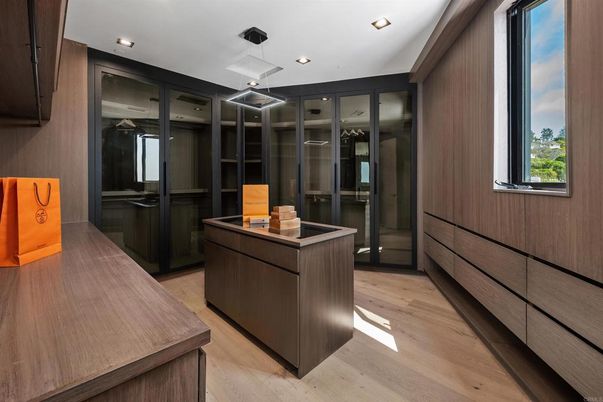 Interior, Pendant Lights, Recessed Lighting, Walk-in Closets, Wood Texture Flooring
