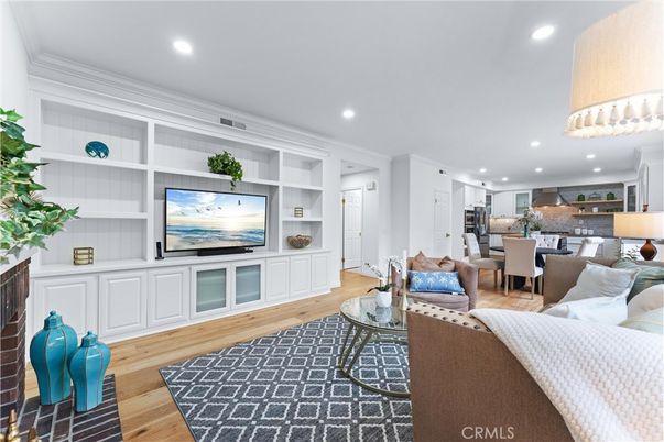 Chandelier, Dining room, Interior, Kitchen, Living room, Pendant Lights, Recessed Lighting, Stainless Steel Appliances, Wood Texture Flooring