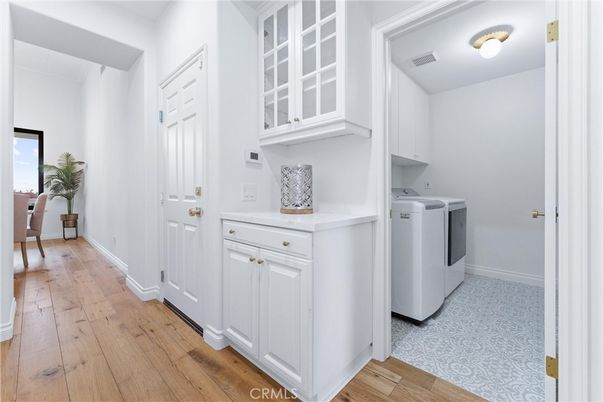 Interior, Washer, Wood Texture Flooring