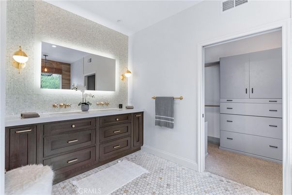 Bathroom, Dual Sink Vanities, Interior, Recessed Lighting