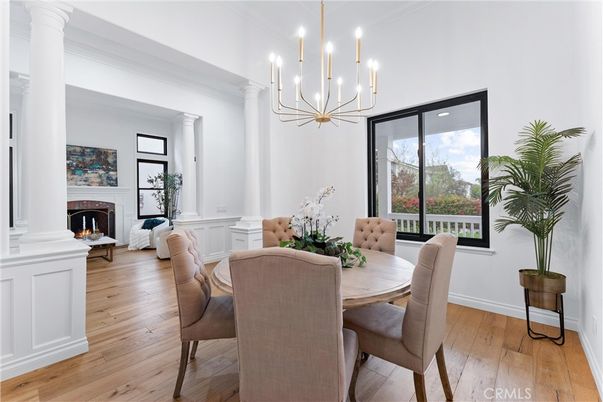 Chandelier, Dining room, Fireplace, Interior, Wood Texture Flooring