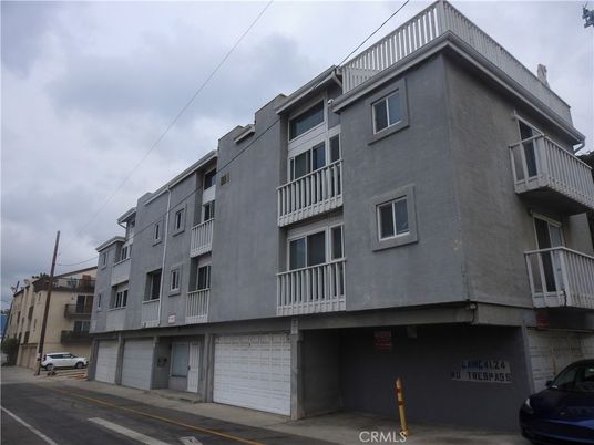 Attached, Exterior, Facade, Rowhouse