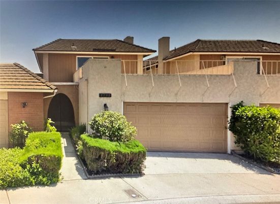 Attached, Exterior, Facade, Mediterranean