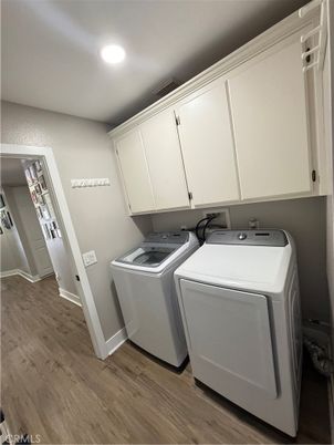 Interior, Recessed Lighting, Washer, Wood Texture Flooring