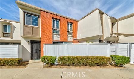 Attached, Exterior, Facade, Brick Facade, Rowhouse