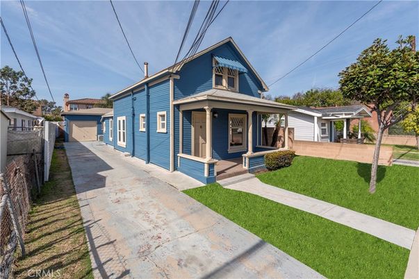 Backyard, Exterior, Facade, Queen Anne Victorian