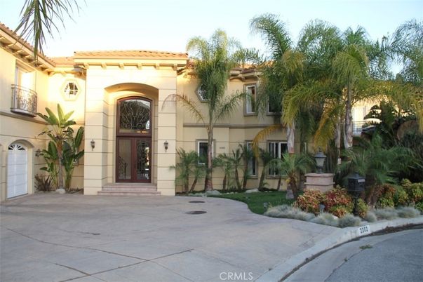Attached, Exterior, Facade, Mediterranean