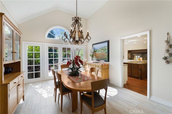 Chandelier, Dining room, Interior, Recessed Lighting, Wood Texture Flooring
