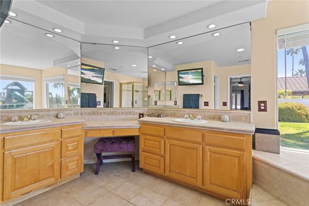 Bathroom, Dual Sink Vanities, Interior, Recessed Lighting