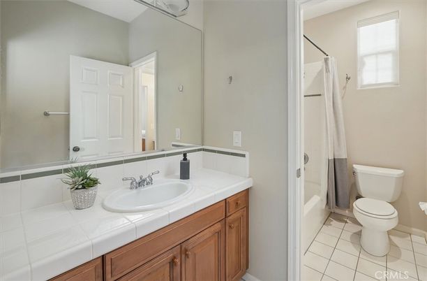 Bathroom, Interior, Tile Countertops