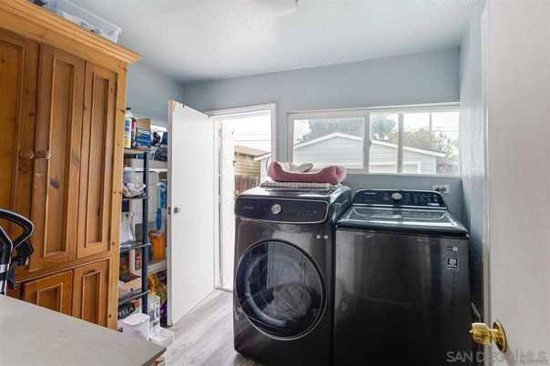 Interior, Washer, Wood Texture Flooring