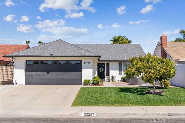 Attached, Exterior, Facade, Ranch