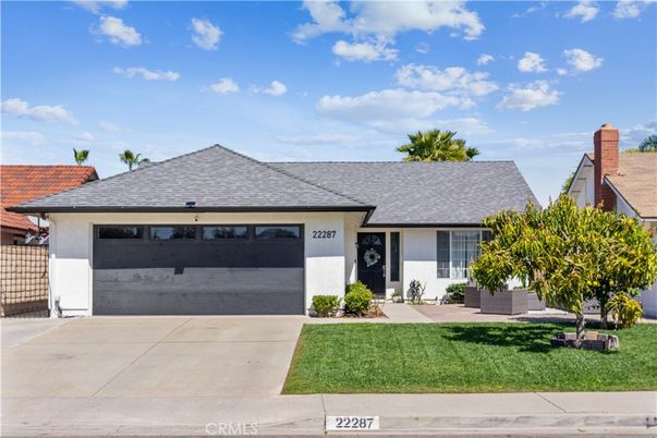 Attached, Exterior, Facade, Ranch