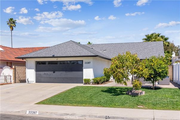 Attached, Exterior, Facade, Ranch